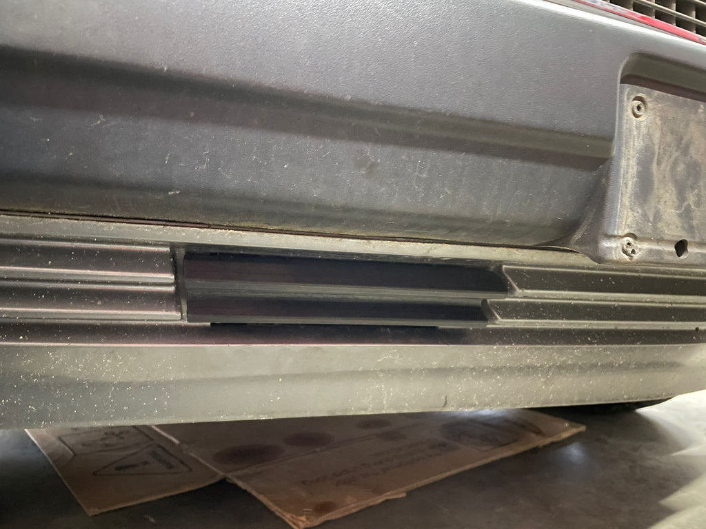 Mercedes 190 W201 Abdeckung Abschlepphaken Hook Cover